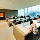 This image shows students who are working in the library at the Golm Campus.