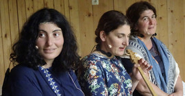 Georgische Sängerinnen beim Musizieren. Foto: Frank Scherbaum