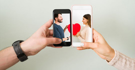 Zwei Arme halten jeweils ein Smartphone in der Hand worauf zwei Bilder zu sehen sind, die zusammengesetzt eines ergeben.