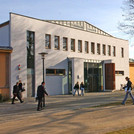 Keine Lagerhalle mehr: Die Bibliothek in Griebnitzsee hat sich zu einem beliebten Studienort entwickelt.