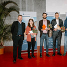 The start-up "Zentrum für emotionale Gesundheit Deutschlands GmbH (ZEGD)" and the start-up "Ordinary Seafood", here with Johannes Zier (left, Potsdam Transfer) and Sascha Thormann (right, Potsdam Transfer), were awarded the Guido Reger Start-up Prize.
