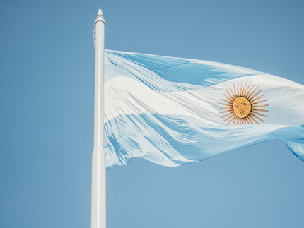argentinische Flagge weht im Wind