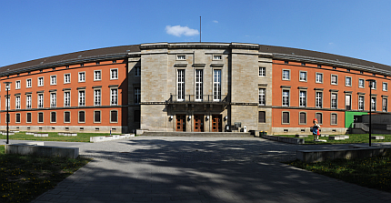 House 9 at Campus Griebnitzsee. The link leads to the website of the Law Faculty. Photo: Karla Fritze