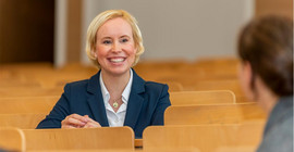 Prof. Winnie-Karen Giera. Das Foto ist von Tobias Hopfgarten.