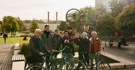 Das Team Rad ab mit dem Siegerpokal