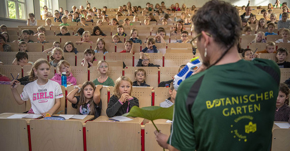 Gartenpädagoge Steffen Ramm bei der Kinder-Uni