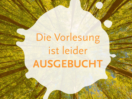 Auf dem Bild steht der Hinweis "Die Vorlesung ist leider ausgebucht". Im Hintergrund: Blick auf grüne Wipfel der Bäume