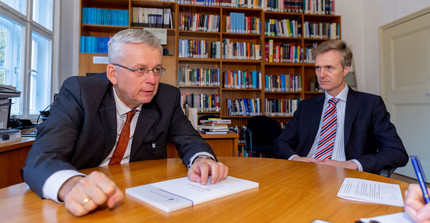 Prof. Dr. Andreas Zimmermann (li.) und apl. Prof. Dr. Norman Weiß. | Foto: Tobias Hopfgarten
