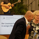 Preisträger Najibullah Kakar (links im Bild) konnte vor Ort im Audimax teilnehmen.