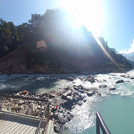 Zusammenfluss von of Alaknanda (von rechts) und Dhauliganga (von links) in Vishnuprayag. Zusammenfluss von of Alaknanda (von rechts) und Dhauliganga (von links) in Vishnuprayag.