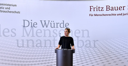 Dr. Marie Duclaux de L´Estoille bei der Verleihung des Fritz Bauer Studienpreises für Menschenrechte und juristische Zeitgeschichte 2019
