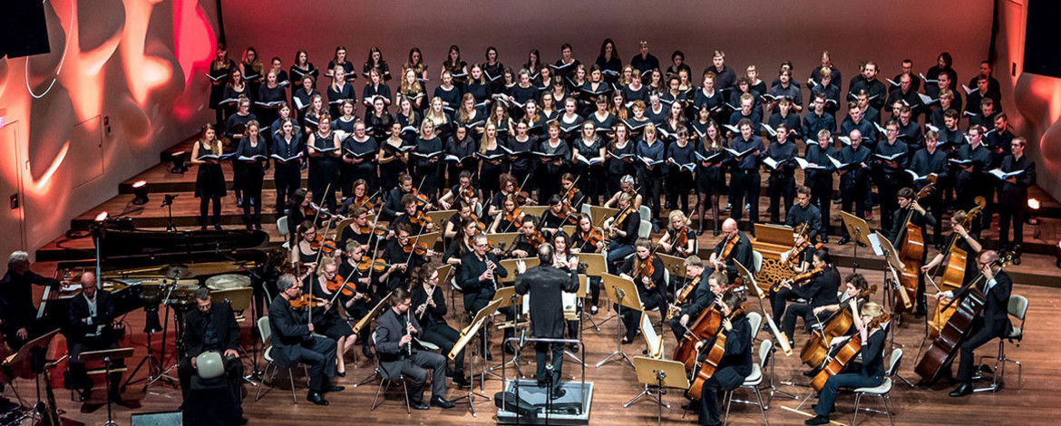 Chor und Orchester der Universität bei einem Konzert im Nikolaisaal - 