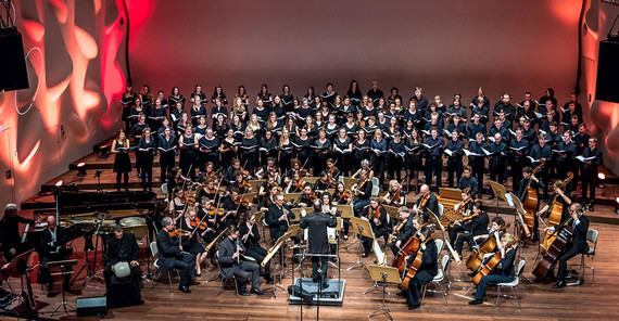 Chor und Orchester der Universität bei einem Konzert im Nikolaisaal