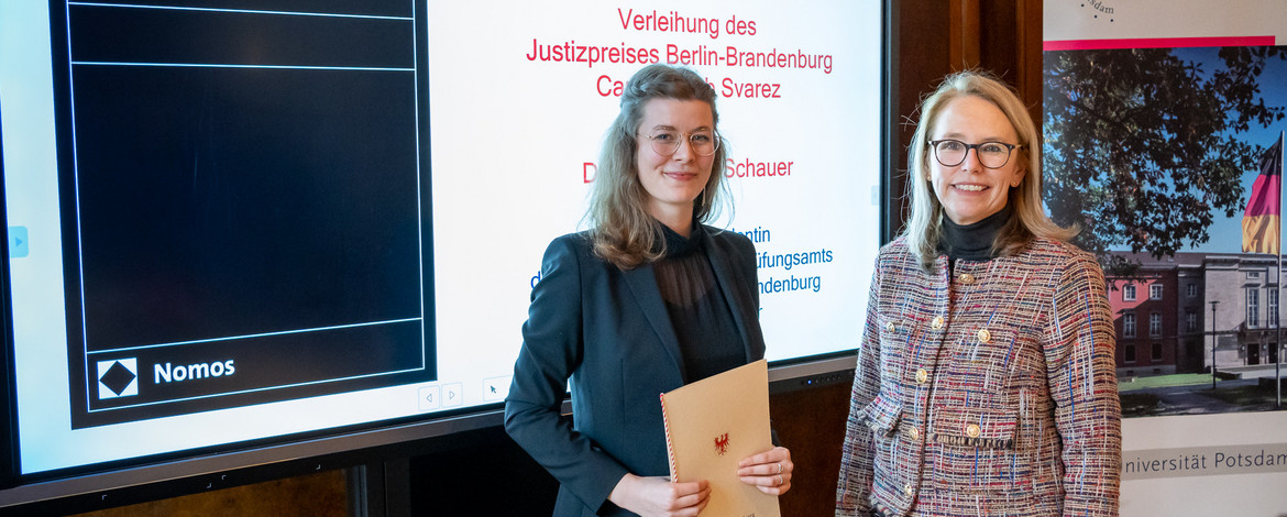 Die Preisträgerin Dr. Lina Marie Schauer und die Präsidentin des GJPA Dr. Anja Teschner - 