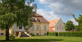 Auf dem Foto ist das Schloss Reckahn zu sehen. Das Foto ist von Karl-Hermann Völker.