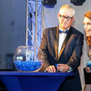 Verlosung der Tombola-Hauptpreise um Mitternacht mit Prof. Dr. Bernhard Dieckmann, Foto: C. Freytag |rotschwarzdesign