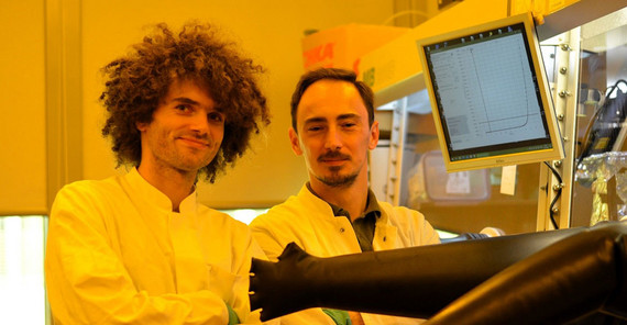 Sercan Özen and Felix Lang testing Perovskite Tandem Solar Cells for their satellite experiment.