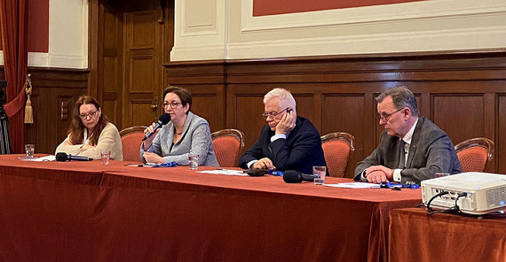 Dr. Joanna Gwiazdecka, Moderatorin, Bauministerin Klara Geywitz, Sejmmarschall Marek Jurek MdEP, Ministerpräsident Bodo Ramelow (MdL) (v.l.n.r.).