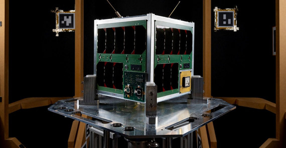 OOV-Cube with the Perovskite Tandem Solar Cell experiment by Felix Lang from University of Potsdam.