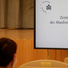 Bildschirmanzeige der Begrüßung zur Abschlussfeier 2021