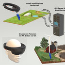 Grafik stellt Vorher/Nachher einer Landschaft dar, die mit Hilfe der Augmented Reality Anwendung von Dr. Zeilinger erzeugt wurde: aus einer kahlen Landschaft wird ein Bauernhof mit angelegten Feldern, Scheune, einem großen Baum und 2 Windkraftanlagen