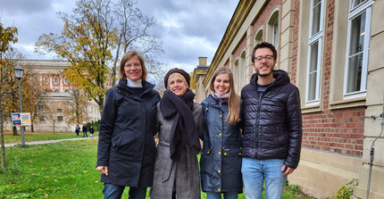 Group picture of Prof. Anja Linstädter, MSc student Helen Schroeter, Phd student Lisa-Maricia Schwarz and NamTip project manager Thomas Bringhenti, outdoors in front of a university building