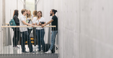 Bild bon Studierenden im 2. Stock in Golm
