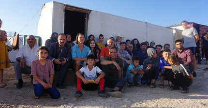 Die Gruppe der Potsdamer Forschenden und Studierenden im Geflüchteten-Camp Qadir. | Foto: Valentina Meyer-Oldenburg