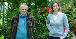 Im Botanischen Garten der Universität Potsdam: Kustos Michael Burkart und Direktorin Anja Linstädter.