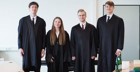 Vier Studierende der Uni Potsdam beim Soldan Moot Court 2024.