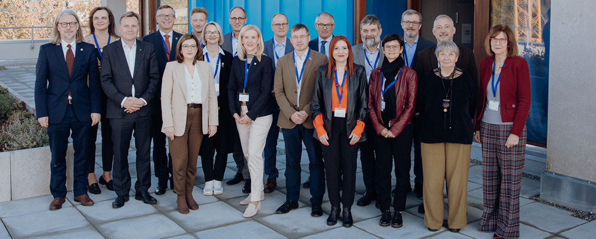 Die Universitätspräsidentinnen und -präsidenten der YERUN-Hochschulen und der YERUN-Vorstand in Konstanz auf der Generalversammlung am 11. Oktober 2024. - 