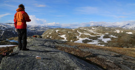 John D. Jansen sampling bedrock in Jotunheimen, Norway. Photo: D.L. Egholm