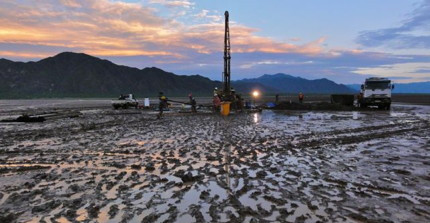 Tiefbohrung des langen Sedimentkerns im Chew Bahir Becken (Südäthiopien)