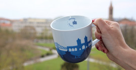 Jumbo Tasse mit Stadt-Silhouette Potsdams und Uni-Logo | Foto: UP Transfer GmbH