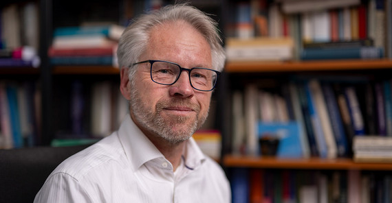 Martin Fischer ist seit 2011 Professor für Kognitive Wissenschaften an der Universität Potsdam. Martin Fischer in seinem Büro.