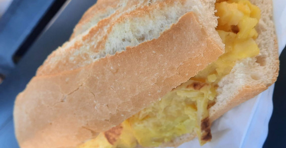 Spanisches Frühstück: bocata de tortilla