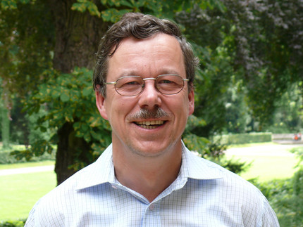 Dr. Volker Kummer