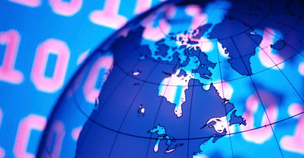 Ansicht eines Ausschnittes eines Globus blau hinterleuchtet