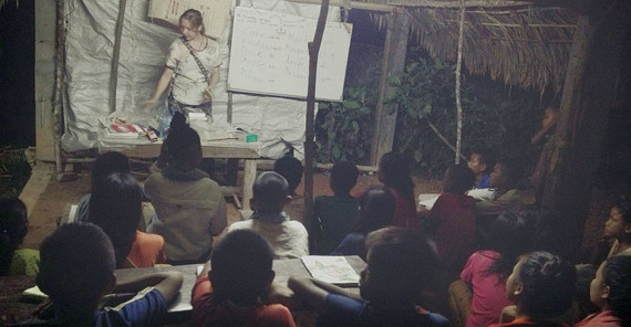 PKatja Wiegand volunteered for a year as an English teacher in Huay Xai/Laos. In the picture, she is teaching in a neighboring village. Photo: private.